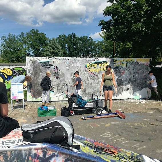 Graffitiwand albgespachtelt auf dem Marini-Skater